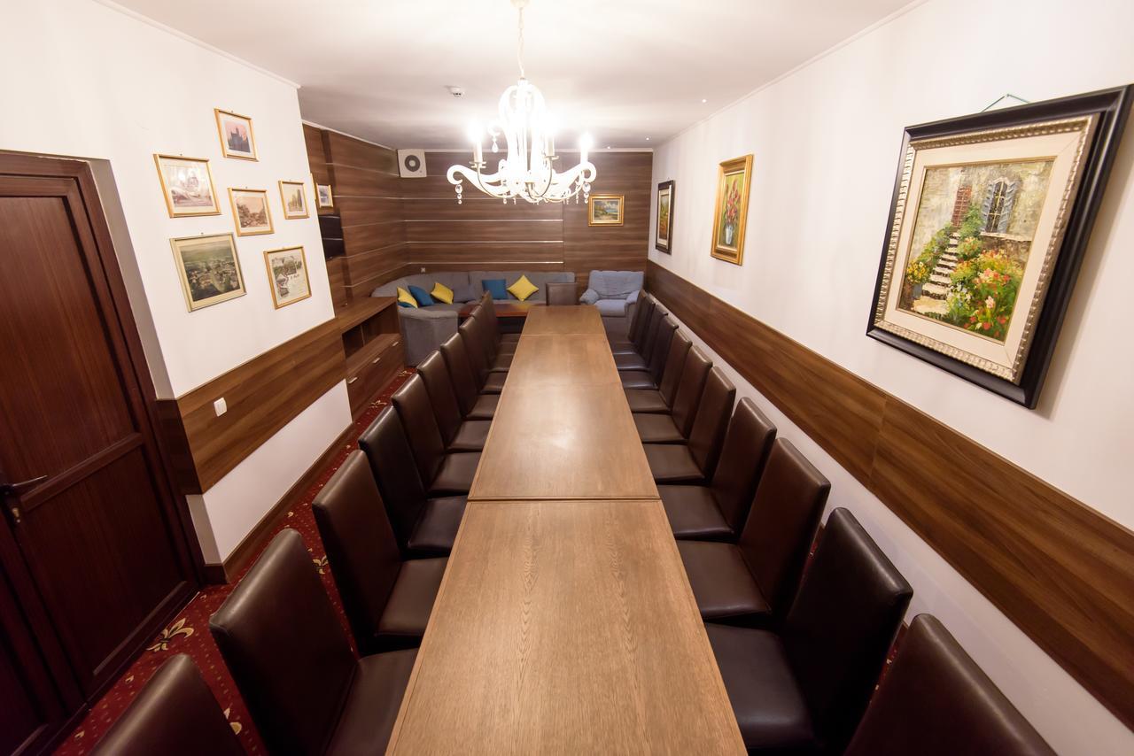Hotel Castel Râmnicu Vâlcea Kültér fotó